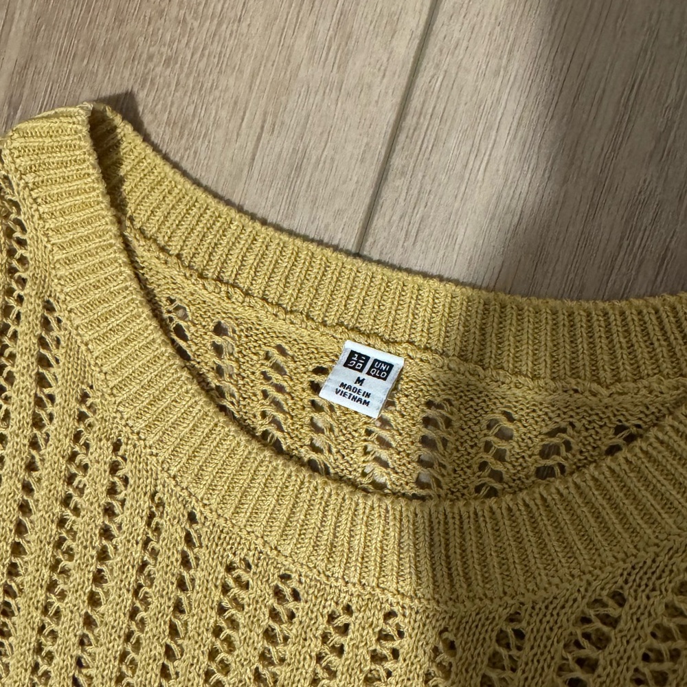 UNIQLO sweater tank size women’s M / medium
